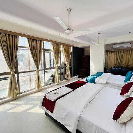 Hotel Royal Sky Morbi Extérieur photo
