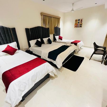 Hotel Royal Sky Morbi Extérieur photo