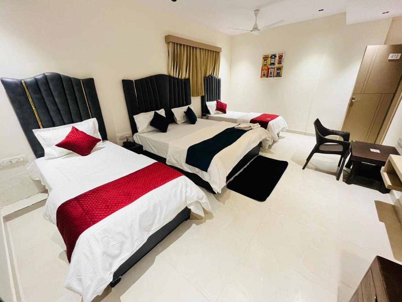 Hotel Royal Sky Morbi Extérieur photo